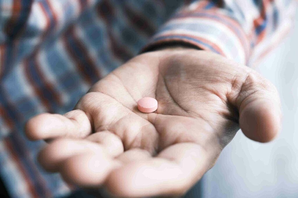 Eine Hand mit einer Pille, Kontraindikation von CBG